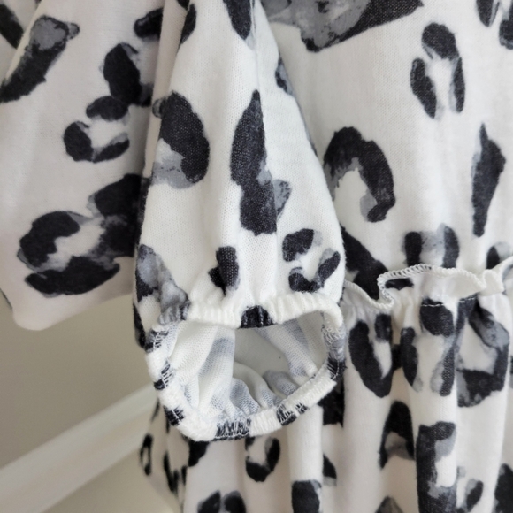 Altar'd State White and Black Print Deep Neckline Shirt Top Size XS - Picture 6 of 8